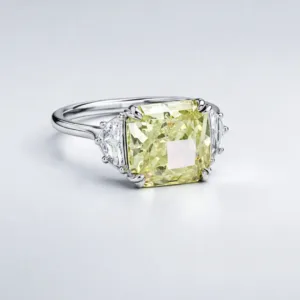 925 silver adjustable ring with pale yellow rectangular centre accent and clear side details