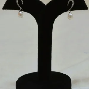 Pair of pearl-look curve 925 silver drop earrings on black display stand
